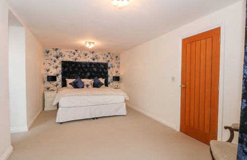 Crewe House | 3 LANE END COURT, pet friendly, with open fire in Shavington
