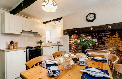 Littlebredy Cottage | 3 Lower Farm, 2 bedroom Country cottage.