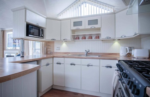 Llanddowror Apartment | 3 Manor Lodge - 2 Bedroom Lodge - Pendine