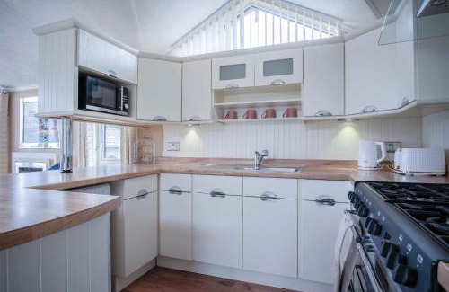 Llanddowror Apartment | 3 Manor Lodge - 2 Bedroom Lodge - Pendine