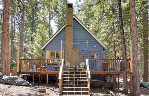 Dorrington House | 3 Mi to Big Trees State Park Cabin with Scenic Deck