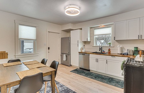 Youngstown Apartment | 3 Mi to Downtown Youngstown: Updated Apartment
