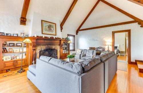 West New Haven House | 3 Mi to Dtwn Gem with Patio and Fire Pit in New Haven