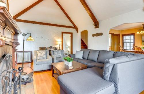 West New Haven House | 3 Mi to Dtwn Gem with Patio and Fire Pit in New Haven