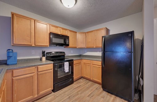 Elizabethtown Apartment | 3 Mi to Dtwn: Pet-Friendly Apt in Elizabethtown!