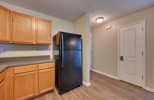 Elizabethtown Apartment | 3 Mi to Dtwn: Pet-Friendly Apt in Elizabethtown!