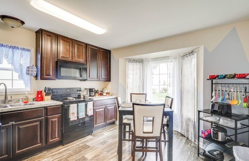 Dover House | 3 Mi to Dtwn: Townhome w/Deck in Dover