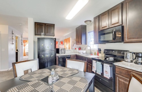 Dover House | 3 Mi to Dtwn: Townhome w/Deck in Dover
