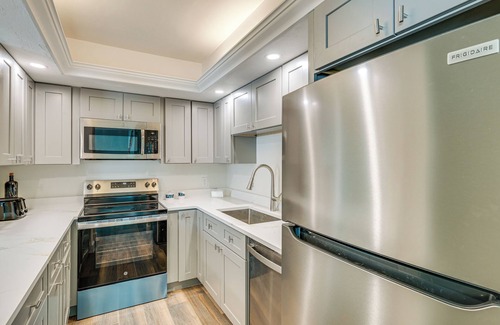 Fort Myers Beach House | 3 Mi to Fort Myers Beach: Unit w/Furnished Patio!