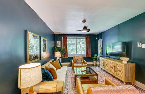 Wilkinsburg House | 3 Mi to Frick Park Artsy, Urban Retreat with Deck