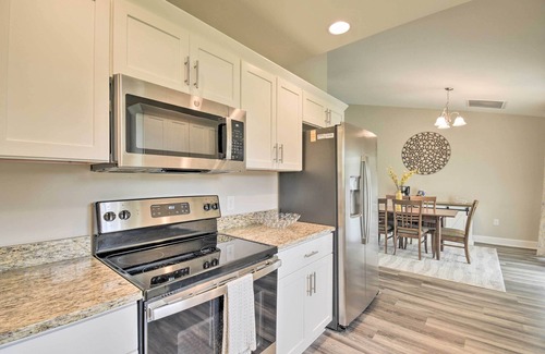 Loris House | 3 Mi to Golf: Loris Home w/Big Private Yard!