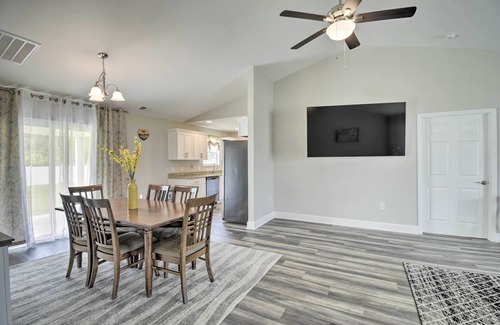 Loris House | 3 Mi to Golf: Loris Home w/Big Private Yard!