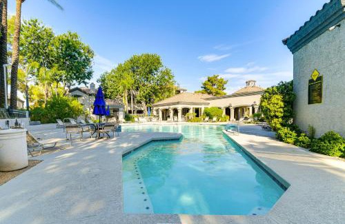 North Scottsdale Apartment | 3 Mi to TPC Chic Condo with Pool Access and Grills