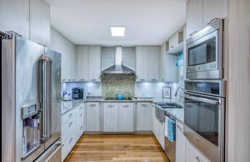 Whitney Beach House | 3 miles to AMI beach, 3 bed 2 bath, 5 miles to IMG
