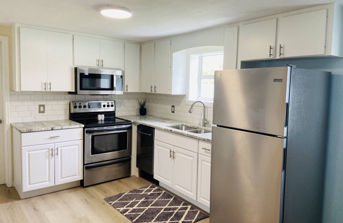 Englewood South House | 3 miles to beach, hot tub & fenced yard for pup
