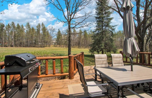 Rome Cabin | 3 min → 5 Golf Courses ★ Fire Pit ★ BBQ ★ Smart TV