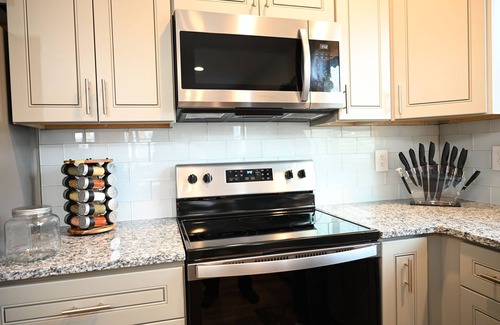 Parker House | 3 Minutes to Downtown! 2BD/2BA + Pet friendly!