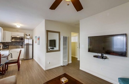 South Mission Beach Villa | 3 Outdoor Patios * Ocean Views * AC * 3 Parking