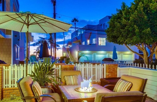 South Mission Beach Villa | 3 Outdoor Patios * Ocean Views * AC * 3 Parking