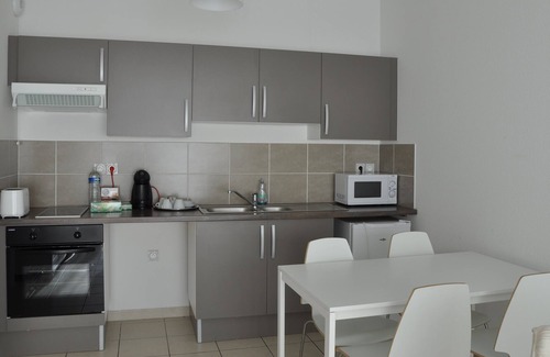 Valros Apartment | 3-person apartment with balcony