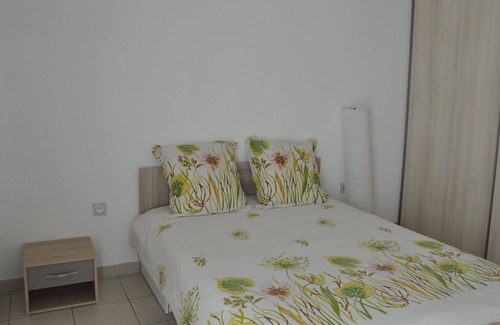 Valros Apartment | 3-person apartment with balcony