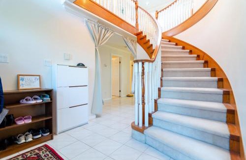 Queensborough House | 3 Private, spacious, bright rooms in a Gorgeous house