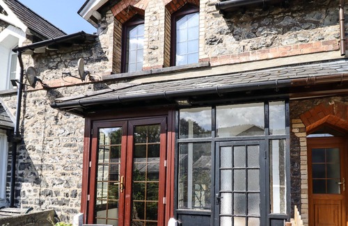 Betws-Y-Coed Cottage | 3 RAILWAY COTTAGES, family friendly, with open fire in Betws-Y-Coed