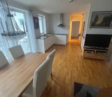 Vastra Frolunda Apartment | 3 rok 5 min till havet