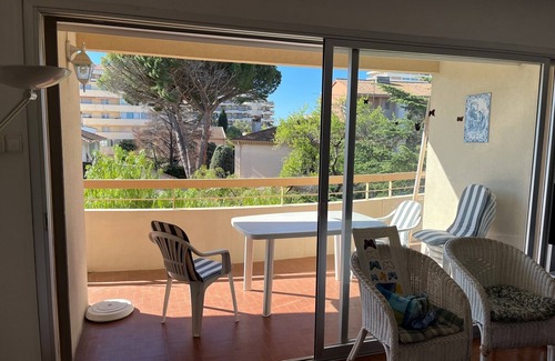 Frejus Plage Apartment | 3-room apartment 5 mns walk from the beach with large south-facing balcony