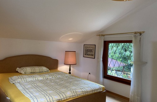 Krailling Apartment | 3 room apartment in a detached house in Krailling near Munich, S-Bahn
