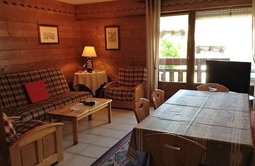 Samoens Apartment | 3-room apartment in Samoëns with WiFi and parking