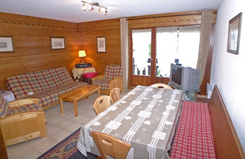 Samoens Apartment | 3-room apartment in Samoëns with WiFi and parking