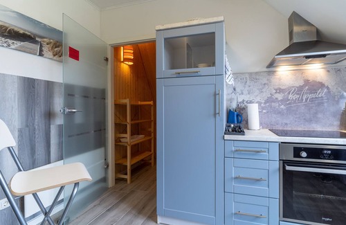Tating Apartment | 3-room apartment on the 1st floor of a detached house with infrared cabin and balcony.