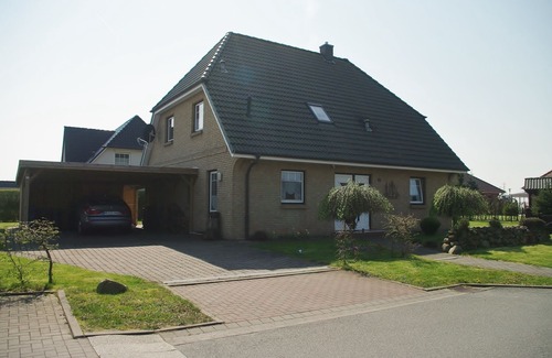 Warwerort Apartment | 3 room comfort apartment for 4 people WiFi bed linen towels at Büsum