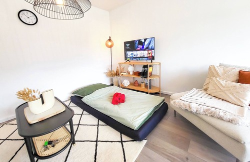 Unterhaunstadt Apartment | 3 room design apartment - balcony-close to highway