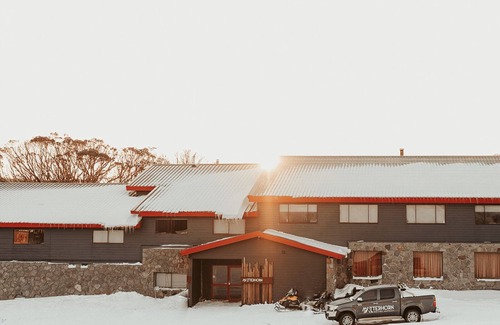 Perisher Valley Hotel | 3 Share - 3 Share Room - Perisher Village Views