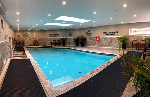 Collingwood Hotel | 3-Star Hotel ∙ Georgian Bay Hotel Trademark Collection by Wyndham