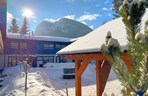 Banff Hotel | 3-Star Hotel ∙ The Dorothy Motel