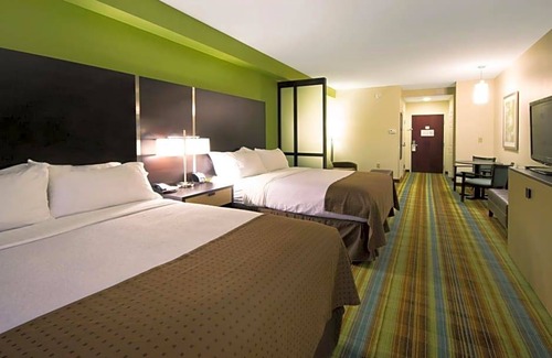 Christiansburg Hotel | 3-Star Hotel ∙ Holiday Inn Christiansburg Blacksburg, an IHG Hotel