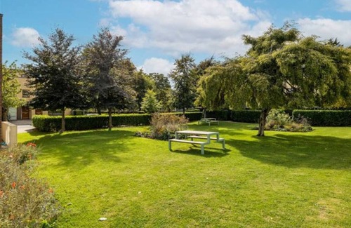 Malahide House | 3 storey townhouse in lush green private estate