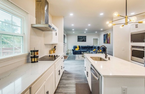 Florence House | 3-Story Home w/Private Backyard in Florence!