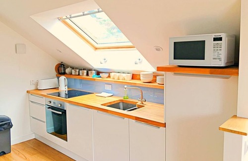 Polzeath Villa | 3 The Navigators Sleeps 4 (2 Bedrooms) Only 100 meters from the beach