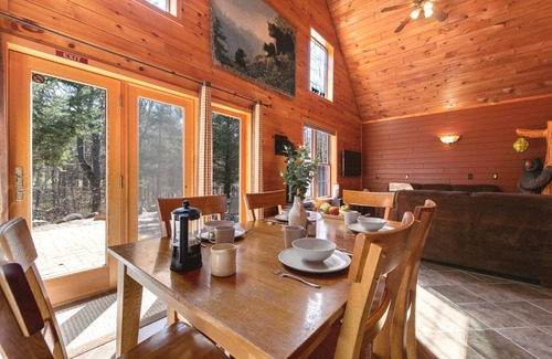 Day Cabin | 3-unit Adirondack cabin escape + lake access