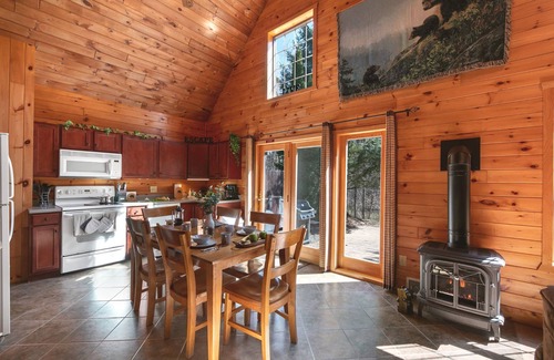Day Cabin | 3-unit Adirondack cabin escape + lake access