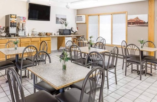 Atlantic Hotel | 3 Welcoming Rooms w/Free Breakfast & Kitchenette – Ideal for Short Stays