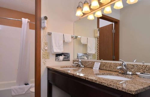 Atlantic Hotel | 3 Welcoming Rooms w/Free Breakfast & Kitchenette – Ideal for Short Stays