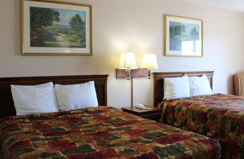 Mount Vernon Hotel | 3 x Non-Smoking Two Queen Beds at FairBridge Inn Express Mt Vernon