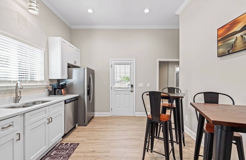 Kings Mountain House | 30+ DAY STAY KINGS MOUNTAIN BUNGALOW - ROOM A