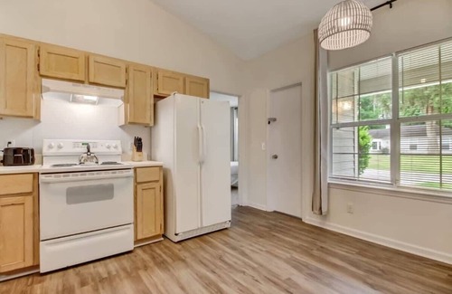 Savannah House | 30 Mins to Downtown - Lovely at Laurelwood