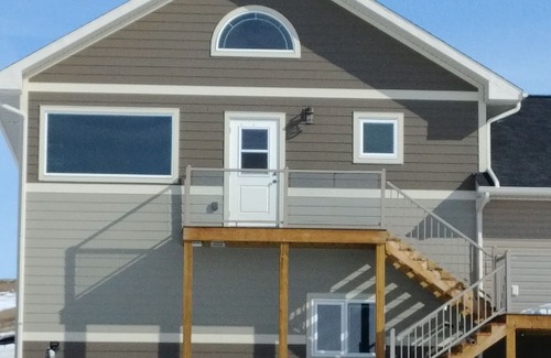 Cardston Apartment | 30 Mins to Waterton Gate! Relax & Enjoy the View of Chief Mountain & Sunsets